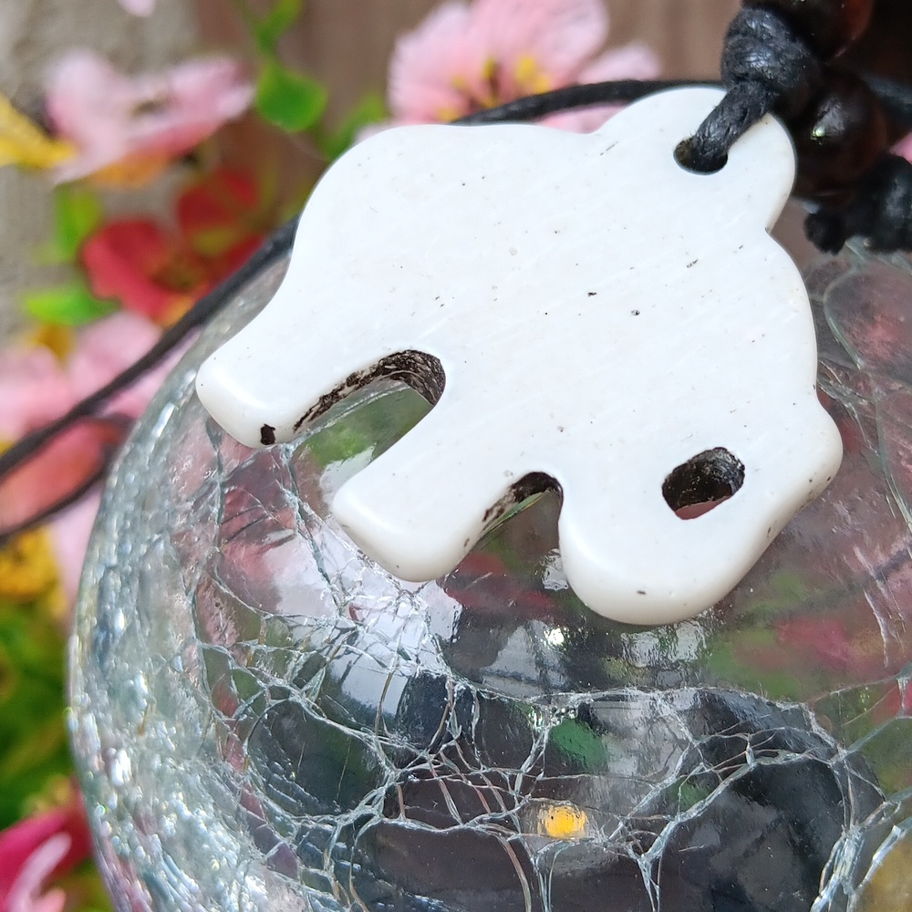 🆕️ARTISAN CARVED RESIN HIGHLY DETAILED ELEPHANT NECKLACE(EL3) - Picture 7 of 15